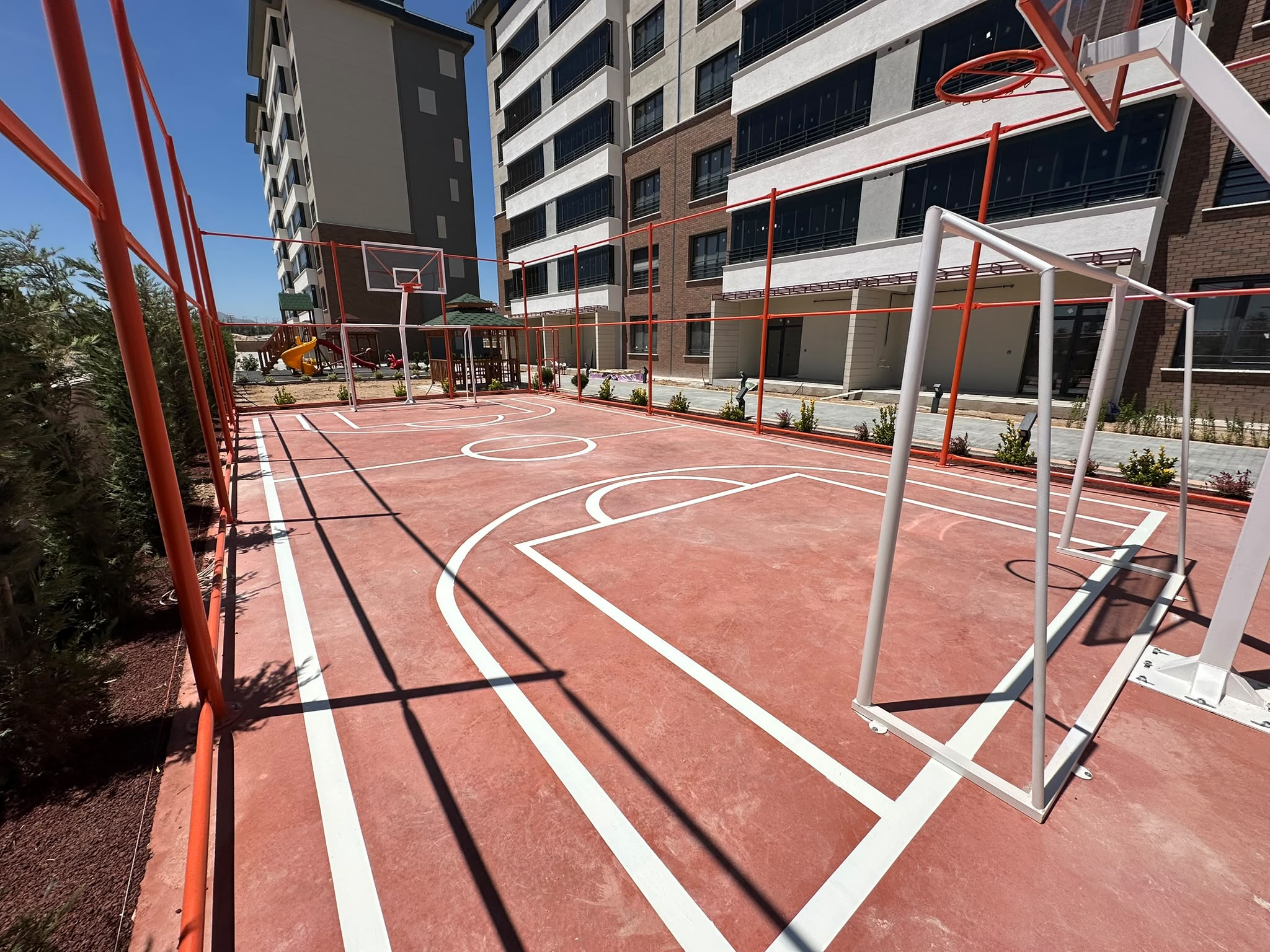 Basketbol Sahası Zemin Boyama ve Saha Çizgileri Uygulaması